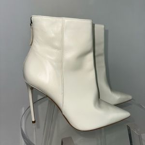 STEVE MADDEN “VIA” LEATEHER POINTED TOE ANKLE BOOTIES